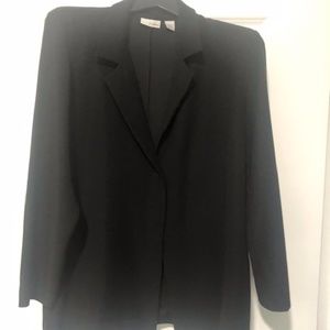Beautiful single-button black silk-like blazer